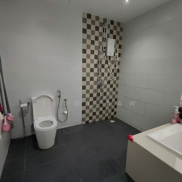 Rumah Teres untuk Dijual di Tamansari (Rawang) - Teddy Saw - Bathroom - PropertyGuru.com.my