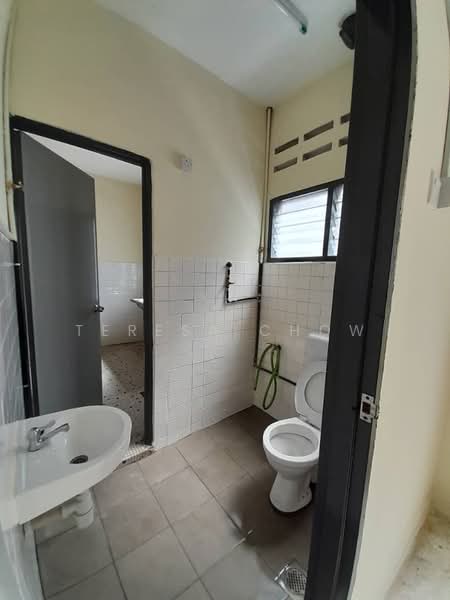 2-storey Terraced House for Rent in Seksyen 17 (Petaling Jaya) - Teresa Chow - Bathroom - PropertyGuru.com.my