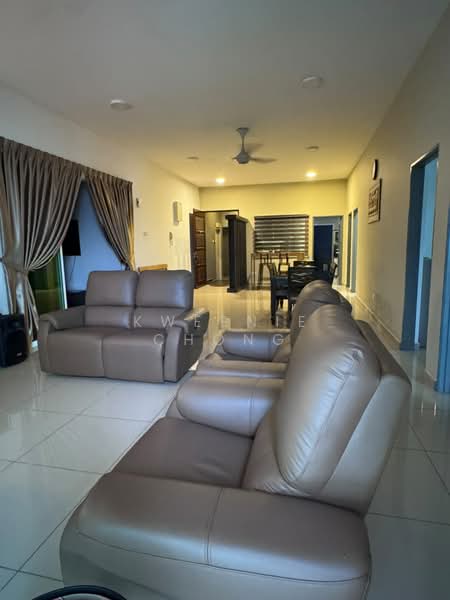 Kondominium untuk Dijual di D'suria Condominium - Kweenie Chong - Living Room - PropertyGuru.com.my