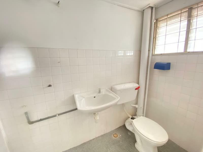 Rumah Teres 2.5 Tingkat untuk Dijual di Taman Sri Sinar (Segambut) - Kelly Lai - Bathroom - PropertyGuru.com.my