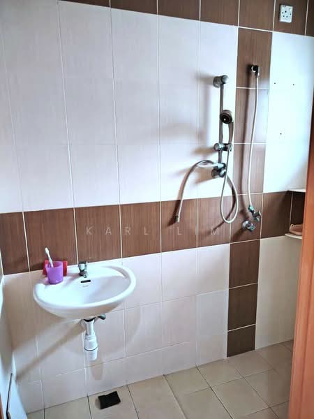 Rumah Teres 2 Tingkat untuk Dijual di Taman Ehsan Jaya (Ulu Tiram) - Karl Lim - Bathroom - PropertyGuru.com.my