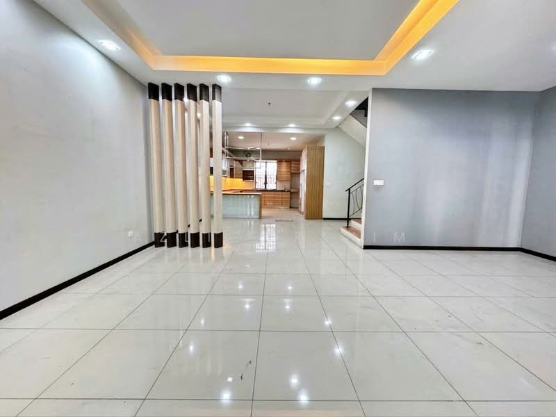Rumah Berkembar untuk Dijual di Taman Tropika 2 (Kajang) - Azli Ibrahim - Living Room - PropertyGuru.com.my