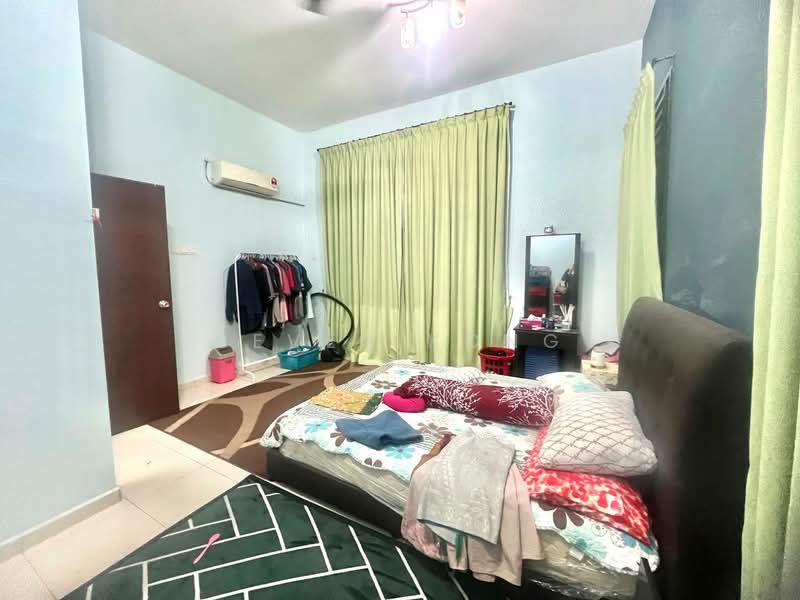2-storey Terraced House for Sale in Bandar Seri Alam (Masai) - Seven Kong - Bedroom - PropertyGuru.com.my
