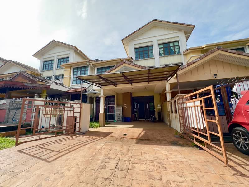 3-storey Terraced House for Sale in Seksyen 7 (Shah Alam) - Yazila Sulaimi - Exterior - PropertyGuru.com.my