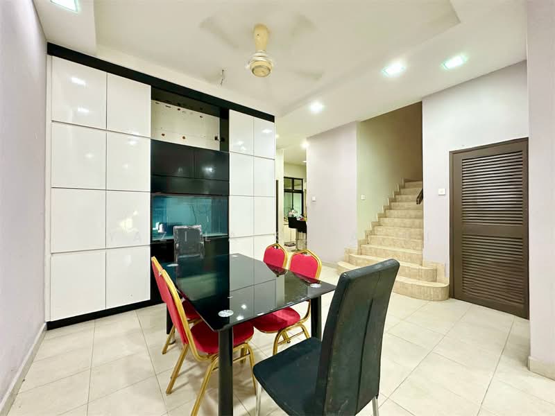 3-storey Terraced House for Sale in Seksyen 7 (Shah Alam) - Yazila Sulaimi - Dining Room - PropertyGuru.com.my