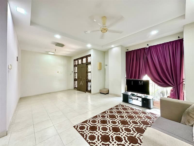 3-storey Terraced House for Sale in Seksyen 7 (Shah Alam) - Yazila Sulaimi - Living Room - PropertyGuru.com.my