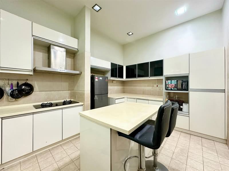 3-storey Terraced House for Sale in Seksyen 7 (Shah Alam) - Yazila Sulaimi - Kitchen - PropertyGuru.com.my