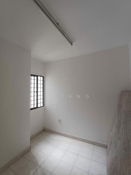 Pangsapuri untuk Dijual di Flora Damansara Apartment - HL Tang - Room 2 - PropertyGuru.com.my