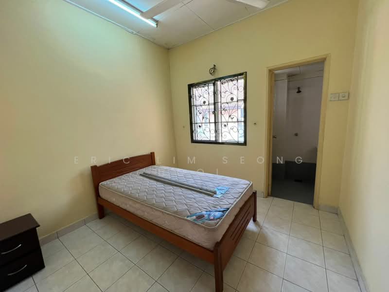 2-storey Terraced House for Sale in Bandar Botanic (Klang) - Eric Lim Seong Hooi - Bedroom - PropertyGuru.com.my