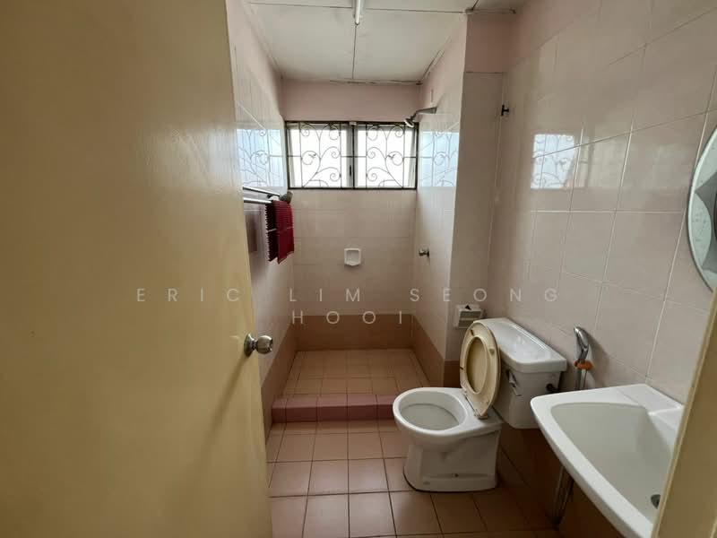 2-storey Terraced House for Sale in Bandar Botanic (Klang) - Eric Lim Seong Hooi - Bathroom - PropertyGuru.com.my