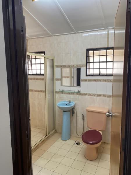 Rumah Teres 2 Tingkat untuk Dijual di Bukit Rahman Putra (Sungai Buloh) - Lucas Lim - Bathroom - PropertyGuru.com.my