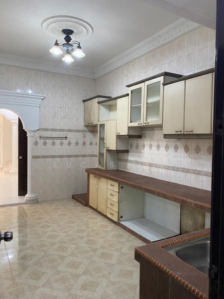 Rumah Teres 2 Tingkat untuk Dijual di Bukit Rahman Putra (Sungai Buloh) - Lucas Lim - Kitchen - PropertyGuru.com.my