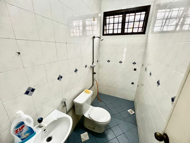 1.5-storey Terraced House for Sale in Taman Molek (Johor Bahru) - Shasha Ang - Bathroom - PropertyGuru.com.my