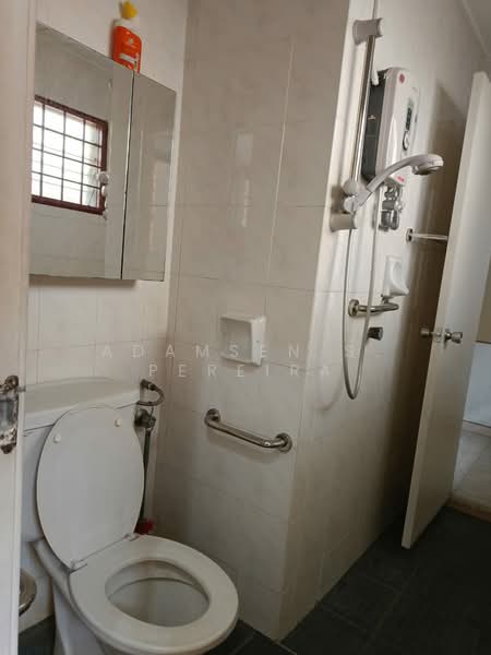 Rumah Teres untuk Dijual di Taman Oakland (Bukit Kepayang) - Adamsen S. Pereira - Bathroom - PropertyGuru.com.my