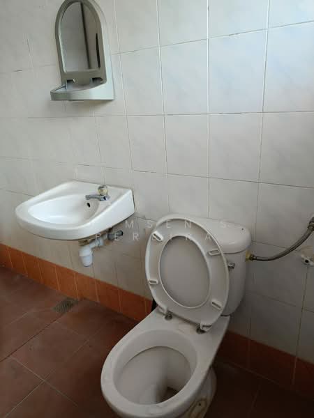 Rumah Teres untuk Dijual di Taman Oakland (Bukit Kepayang) - Adamsen S. Pereira - Bathroom - PropertyGuru.com.my
