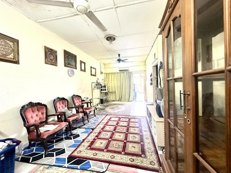 1-storey Terraced House for Sale in Taman Mesra (Kajang) - Azli Ibrahim - Living Room - PropertyGuru.com.my