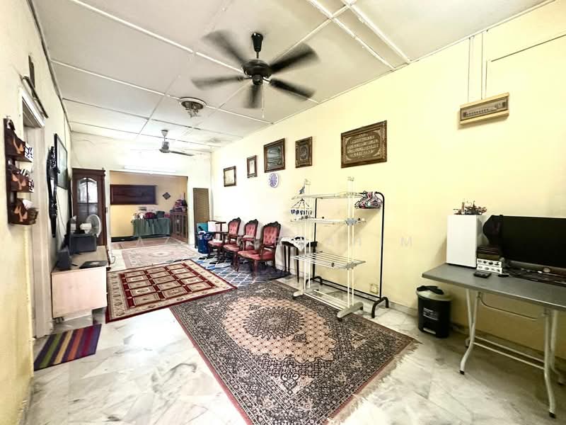 1-storey Terraced House for Sale in Taman Mesra (Kajang) - Azli Ibrahim - Living Room - PropertyGuru.com.my