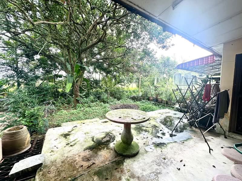 1-storey Terraced House for Sale in Taman Mesra (Kajang) - Azli Ibrahim - Garden - PropertyGuru.com.my