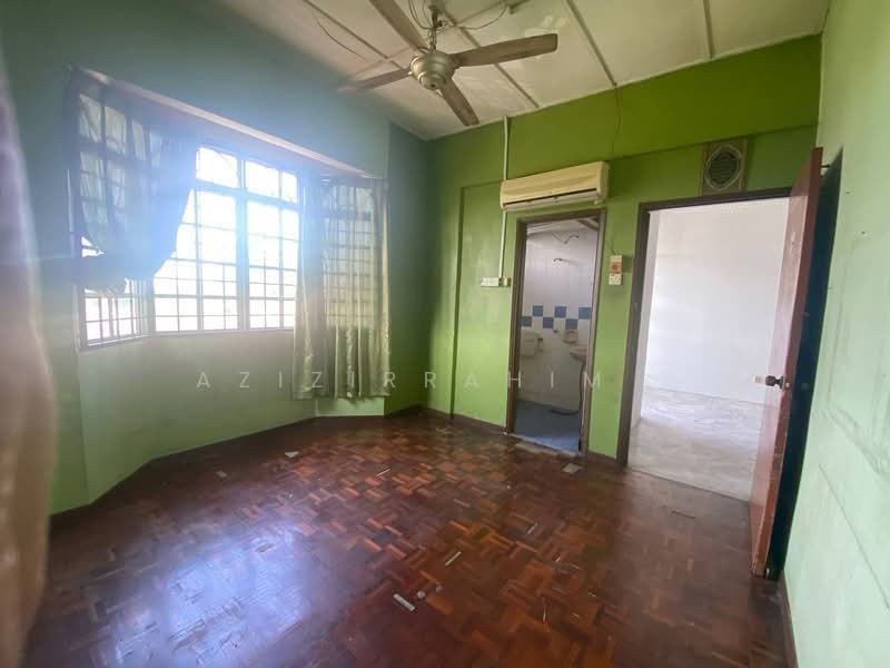 Apartment for Sale at Pangsapuri Nuri - Azizirrahim . - Living Room - PropertyGuru.com.my