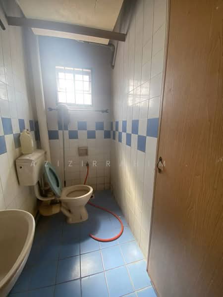 Apartment for Sale at Pangsapuri Nuri - Azizirrahim . - Bathroom - PropertyGuru.com.my