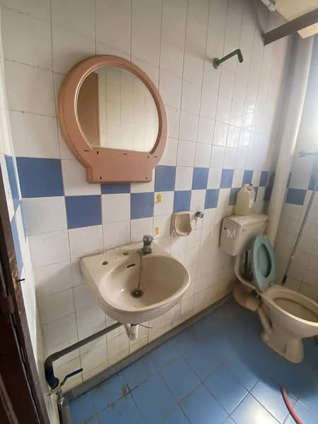 Apartment for Sale at Pangsapuri Nuri - Azizirrahim . - Bathroom - PropertyGuru.com.my