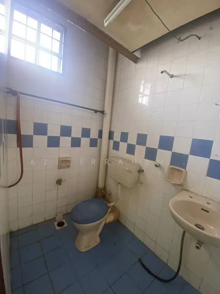 Apartment for Sale at Pangsapuri Nuri - Azizirrahim . - Bathroom - PropertyGuru.com.my