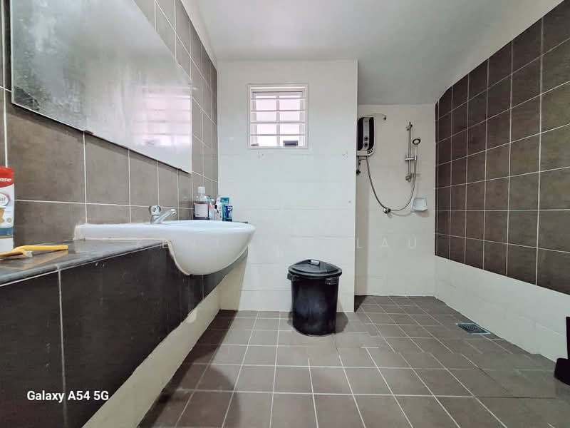 2-storey Terraced House for Rent in Seri Kembangan (Selangor) - KENT HUI LAU - Bathroom - PropertyGuru.com.my