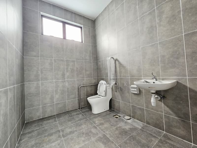 Kilang untuk Disewa di Eco Business Park 1 (Johor Bahru) - M.L. Mok - Bathroom - PropertyGuru.com.my