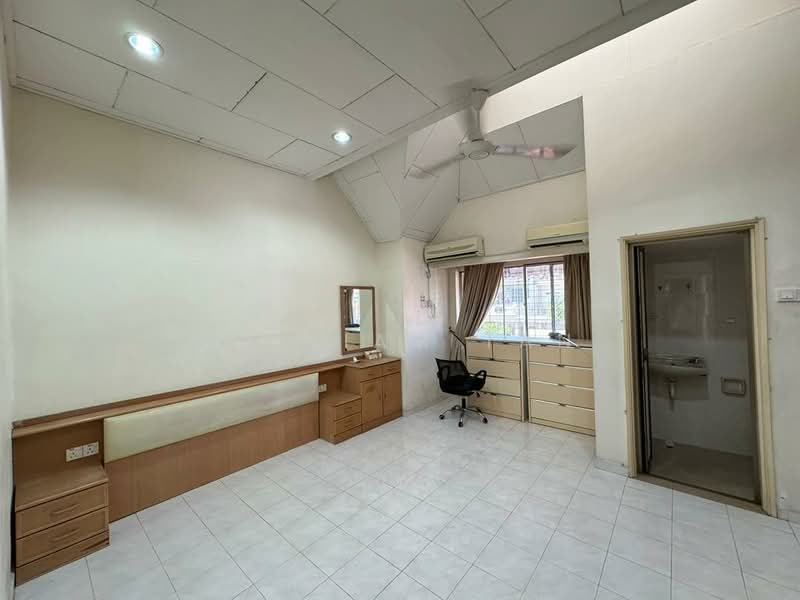2-storey Terraced House for Sale in Sungai Nibong (Bayan Lepas) - William Tan - Bedroom - PropertyGuru.com.my