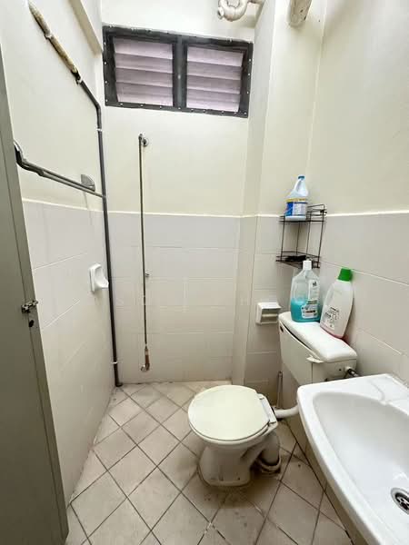 Apartment for Sale at Pangsapuri Seri Cemerlang - Jason Phoon - Bathroom - PropertyGuru.com.my