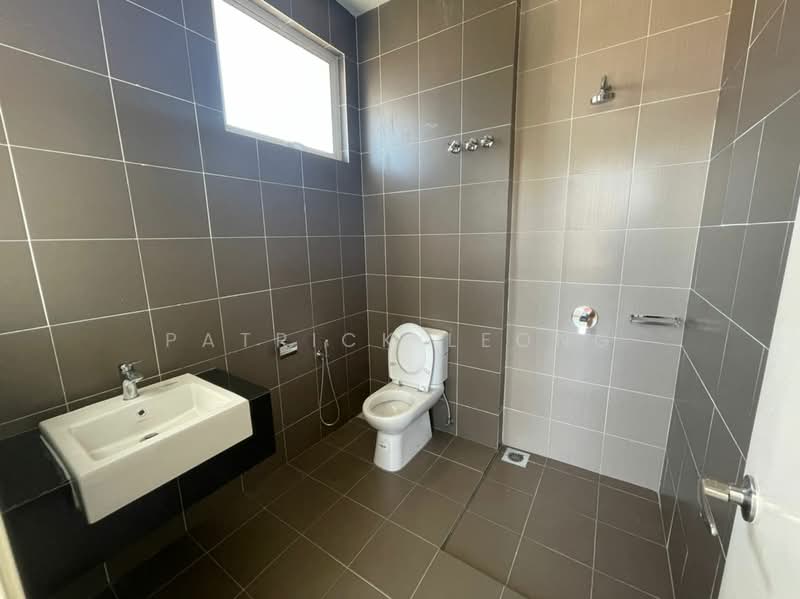 Semi-Detached House for Sale in Rawang (Selangor) - Patrick Leong - Bathroom - PropertyGuru.com.my