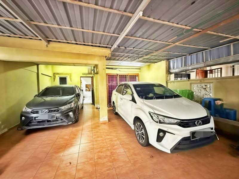2-storey Terraced House for Sale in Taman Mawar (Pasir Gudang) - Azlan Ismail aiproperty - Car Park - PropertyGuru.com.my