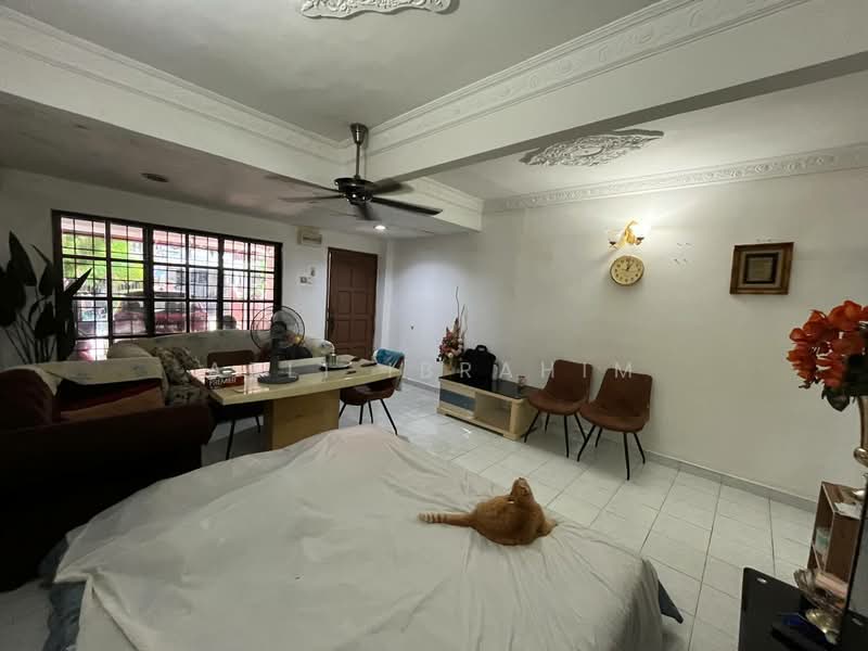 Rumah Teres 2 Tingkat untuk Dijual di Taman Permata (Ulu Kelang) - Azli Ibrahim - Living Room - PropertyGuru.com.my