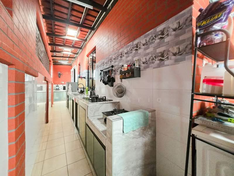 2-storey Terraced House for Sale in Seksyen 35 (Shah Alam) - Zul Syafiq - Kitchen - PropertyGuru.com.my