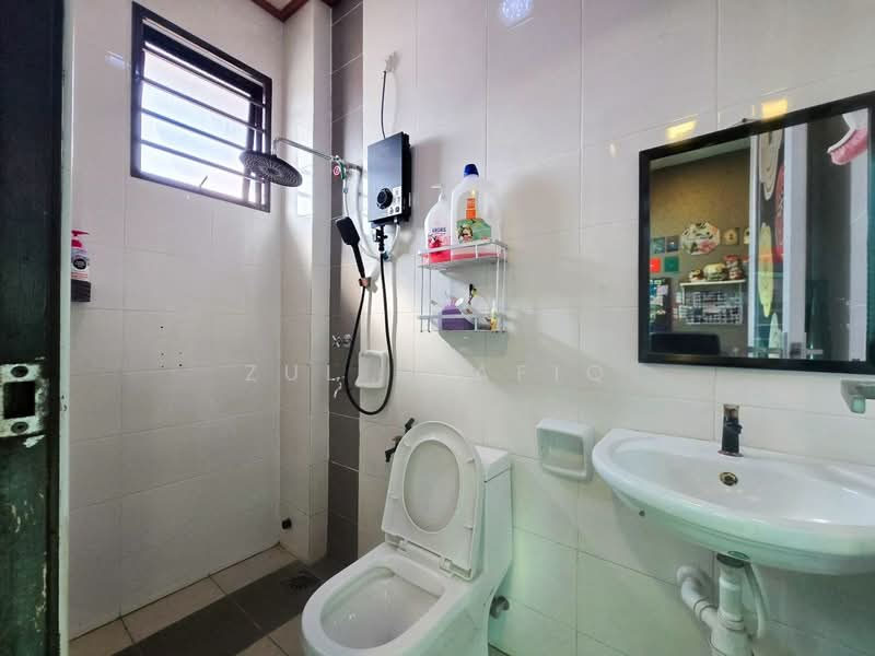 2-storey Terraced House for Sale in Seksyen 35 (Shah Alam) - Zul Syafiq - Bathroom - PropertyGuru.com.my