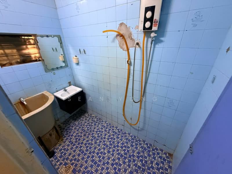 Rumah Teres 1 Tingkat untuk Dijual di Desa Jaya Kepong (Kepong) - Sean Yong - Bathroom - PropertyGuru.com.my