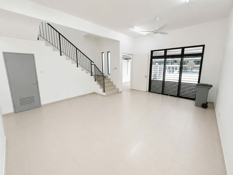 2-storey Terraced House for Sale in Bandar Putra (Kulai) - Azlan Ismail aiproperty - Living Room - PropertyGuru.com.my