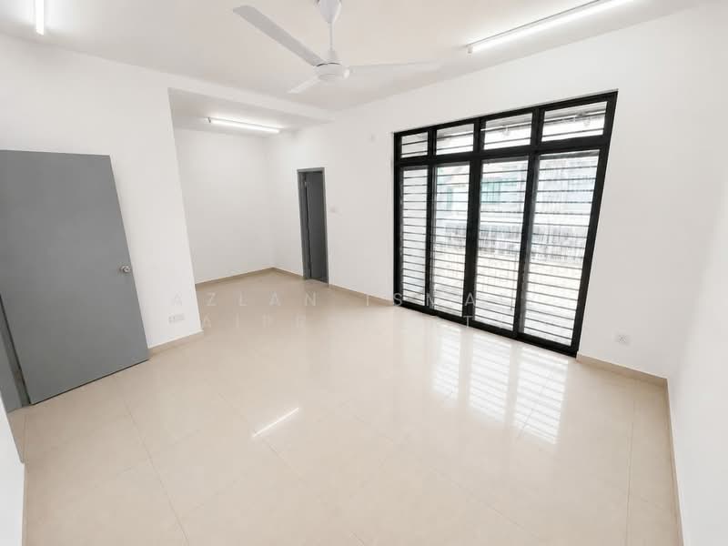 2-storey Terraced House for Sale in Bandar Putra (Kulai) - Azlan Ismail aiproperty - Living Room - PropertyGuru.com.my