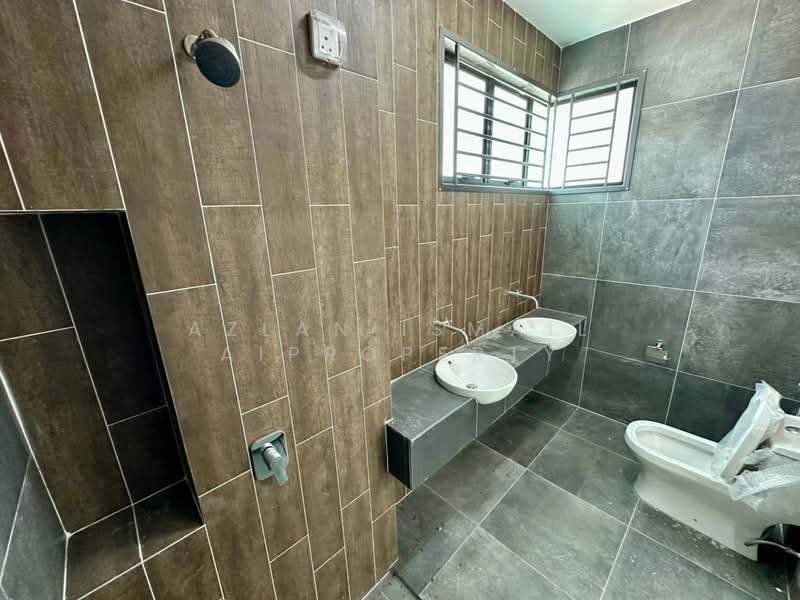 2-storey Terraced House for Sale in Bandar Putra (Kulai) - Azlan Ismail aiproperty - Bathroom - PropertyGuru.com.my
