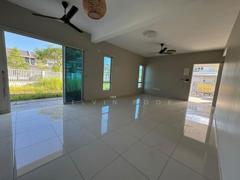 Rumah Teres 2 Tingkat untuk Dijual di Bandar Sri Sendayan (Negeri Sembilan) - Kelvin Pook - Living Room - PropertyGuru.com.my