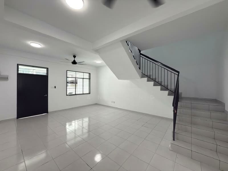 Rumah Teres 2 Tingkat untuk Dijual di Taman Scientex Rawang (Rawang) - Sean Yong - Living Room - PropertyGuru.com.my