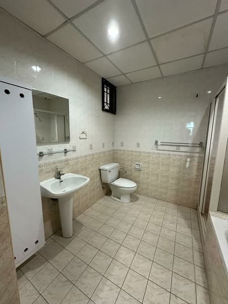 Condominium for Rent at Sri Pangkor Condominium - Xinnee . - Bathroom - PropertyGuru.com.my