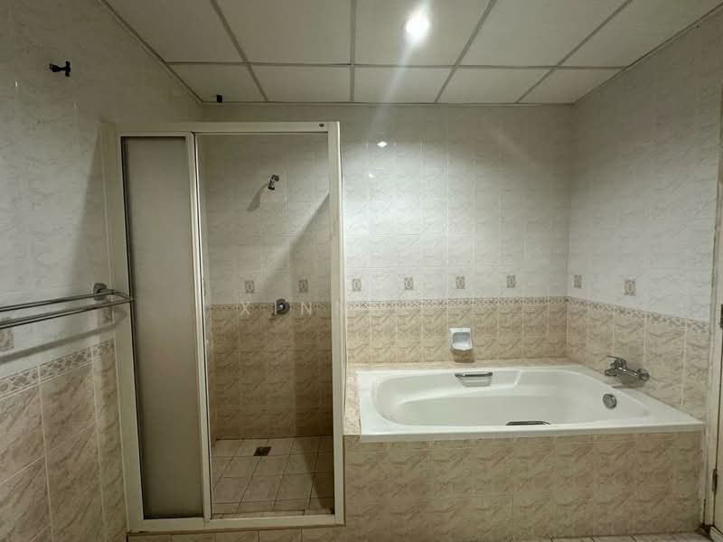 Condominium for Rent at Sri Pangkor Condominium - Xinnee . - Bathroom - PropertyGuru.com.my