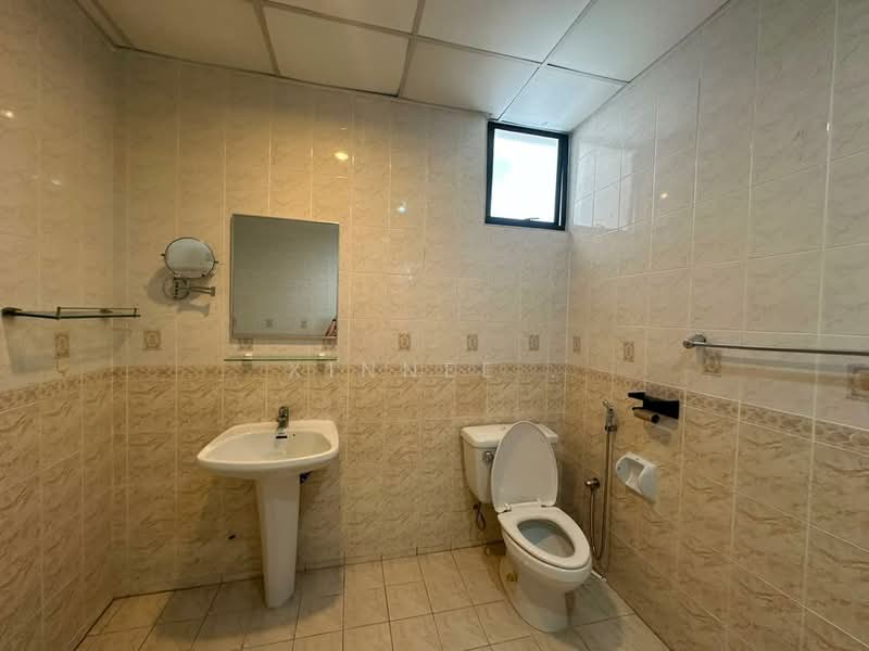 Kondominium untuk Disewa di Sri Pangkor Condominium - Xinnee . - Bathroom - PropertyGuru.com.my