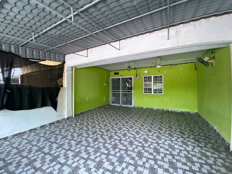 Rumah Teres 2 Tingkat untuk Dijual di Taman Seri Mewah (Kajang) - Azli Ibrahim - Entrance - PropertyGuru.com.my