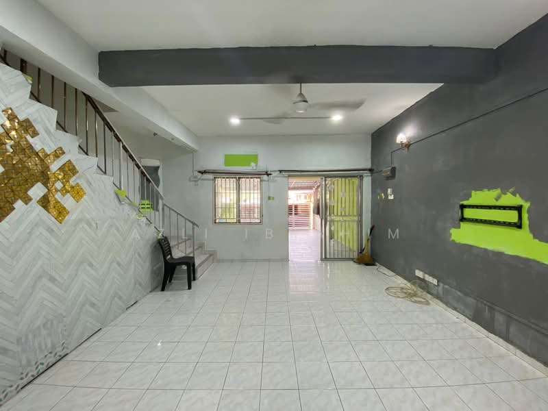Rumah Teres 2 Tingkat untuk Dijual di Taman Seri Mewah (Kajang) - Azli Ibrahim - Living Room - PropertyGuru.com.my