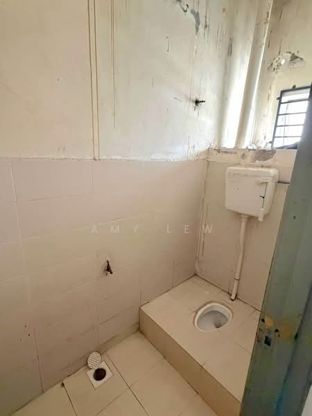 Shop for Rent in Triang (Pahang) - Amy Lew - Bathroom - PropertyGuru.com.my