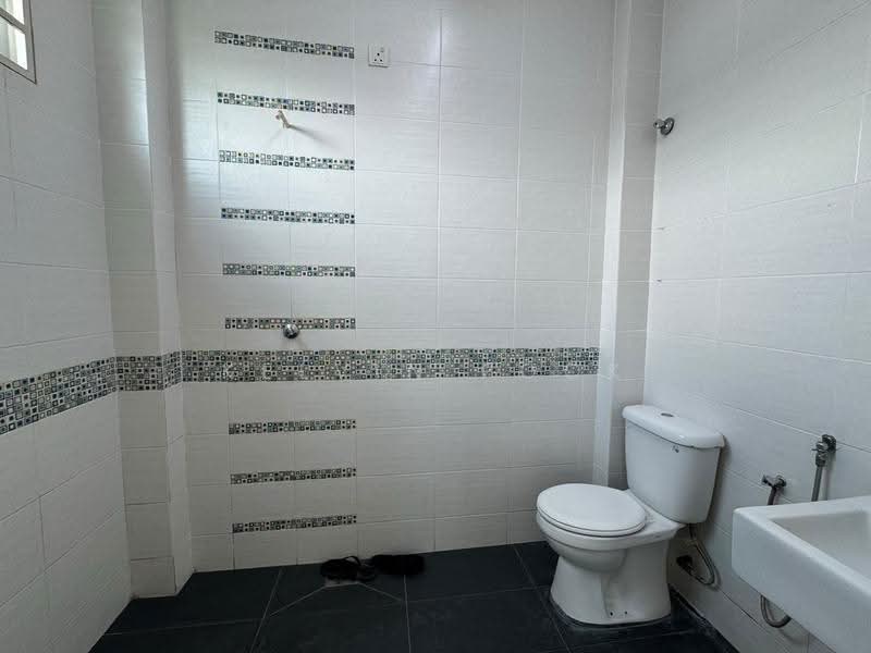 2-storey Terraced House for Sale in Bandar Sri Sendayan (Negeri Sembilan) - Kelvin Pook - Bathroom - PropertyGuru.com.my