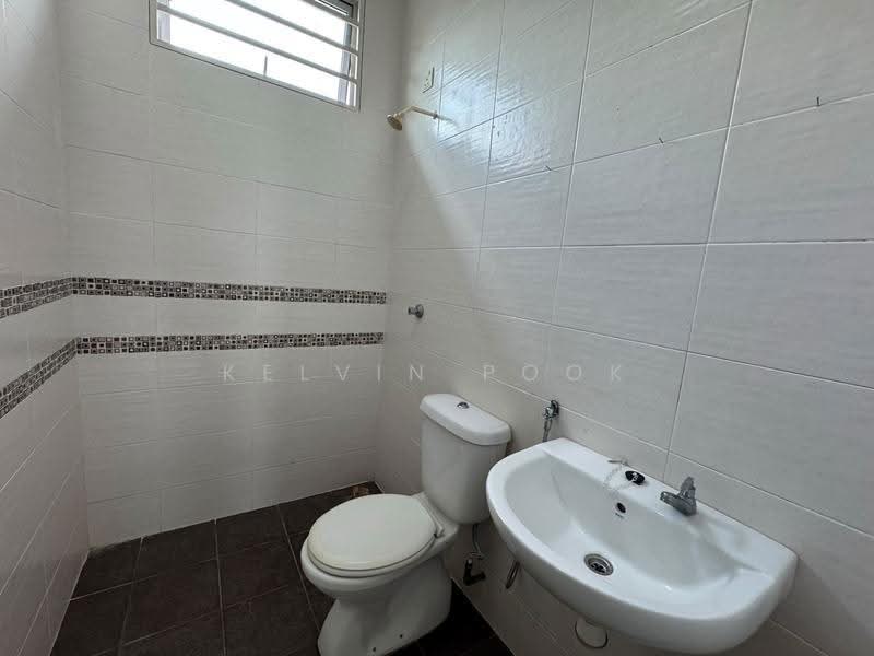 2-storey Terraced House for Sale in Bandar Sri Sendayan (Negeri Sembilan) - Kelvin Pook - Bathroom - PropertyGuru.com.my