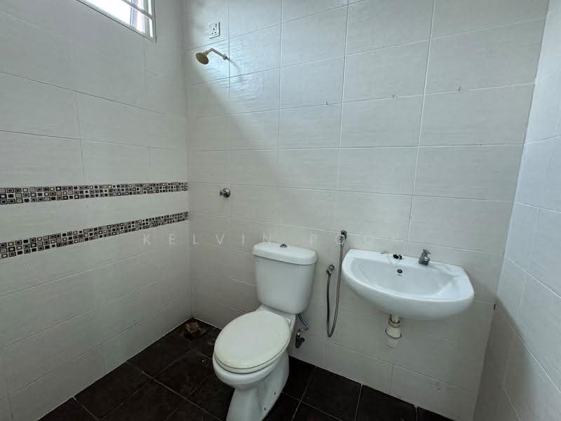 2-storey Terraced House for Sale in Bandar Sri Sendayan (Negeri Sembilan) - Kelvin Pook - Bathroom - PropertyGuru.com.my